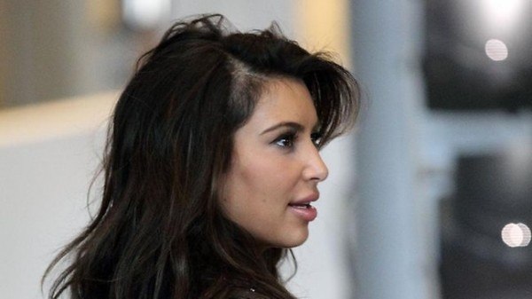 Kim Kardashian perd-elle ses cheveux ?