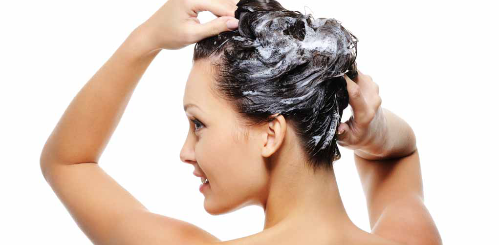 Le shampoing peut-il contribuer à la chute de cheveux ?